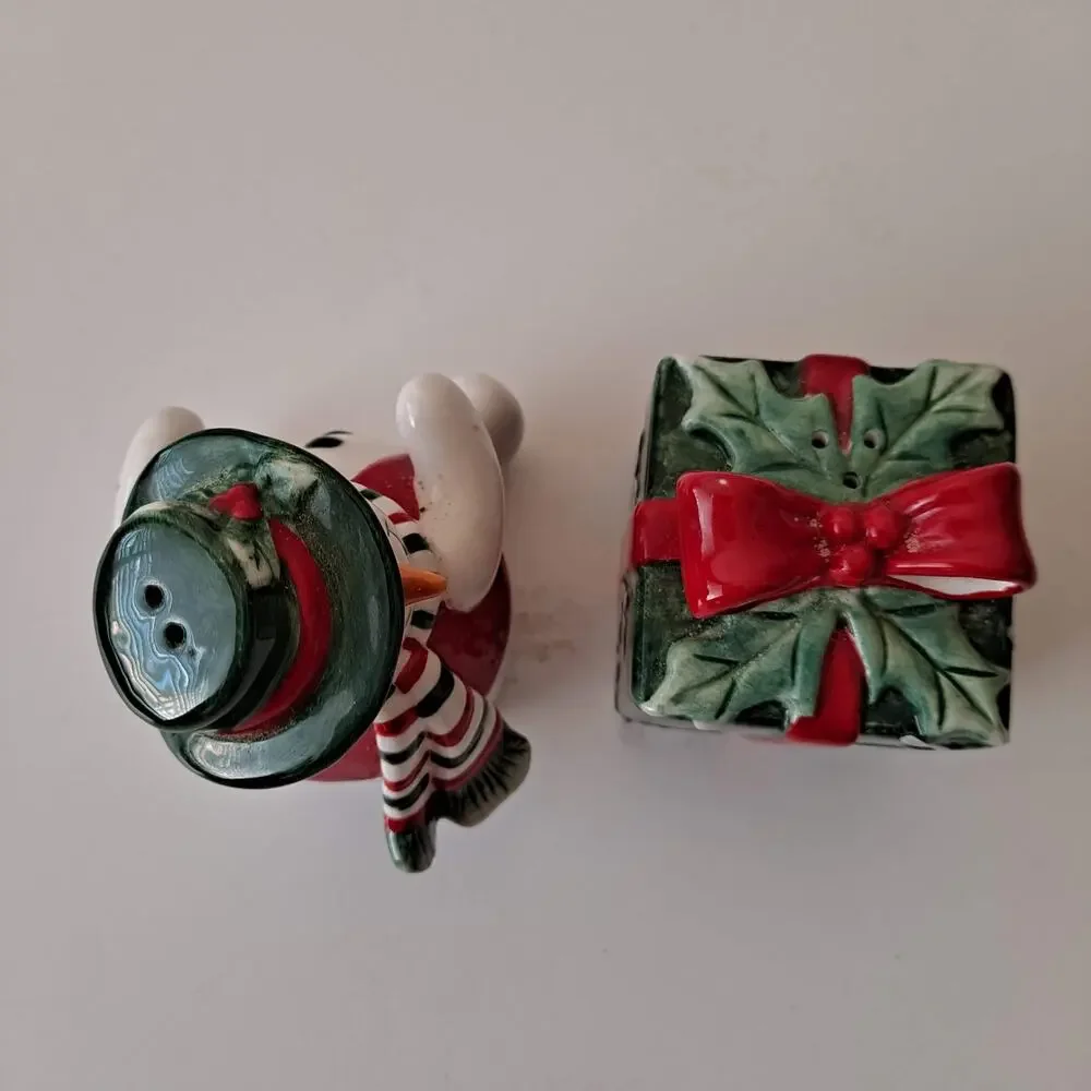Vintage Fitz and Floyd Snowman Gift Box Christmas Holiday Salt & Pepper Shaker
